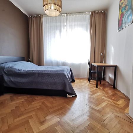 Cozy Spacious Apartment With Balcony Krakow Luaran gambar