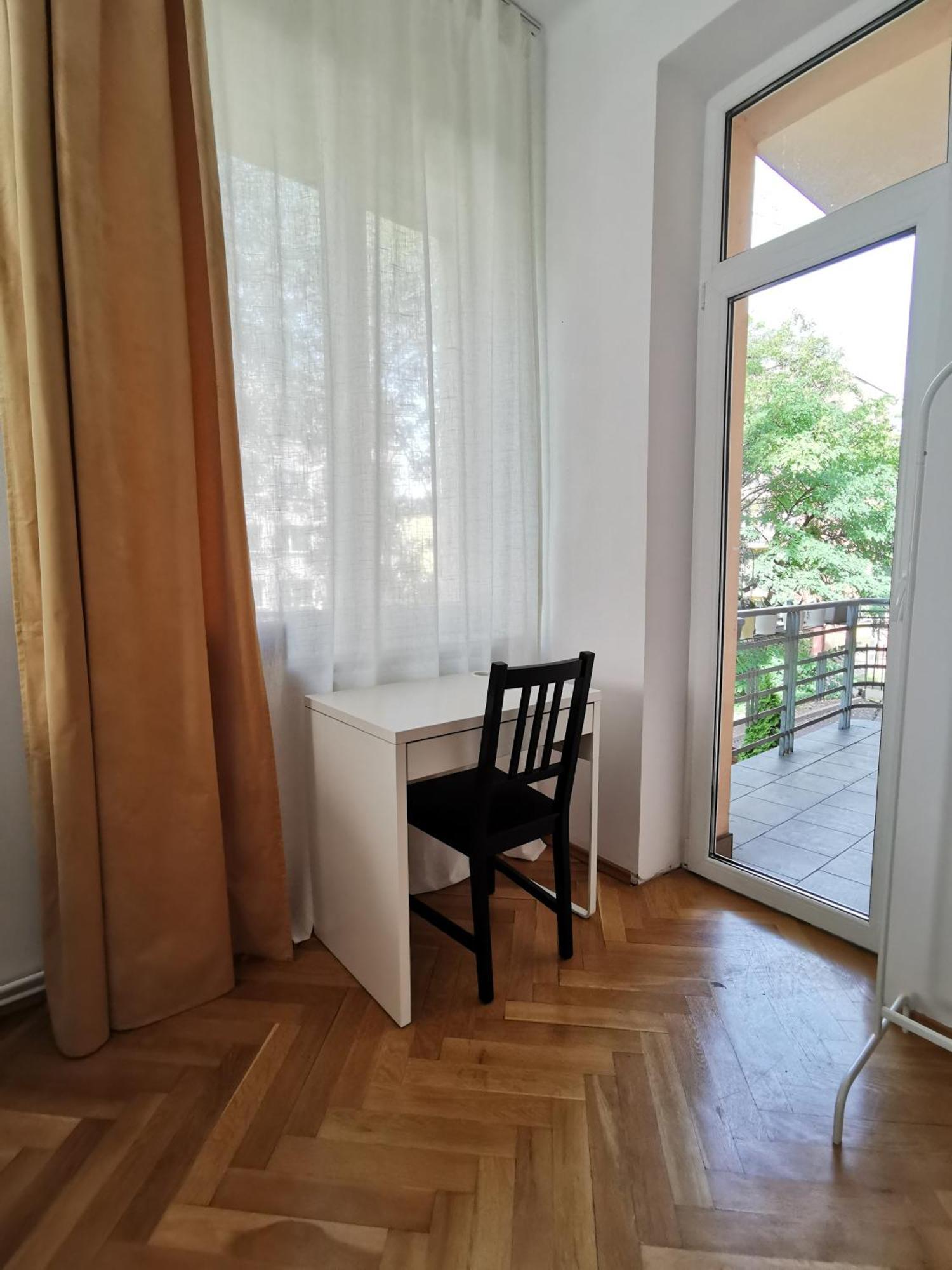 Cozy Spacious Apartment With Balcony Krakow Luaran gambar